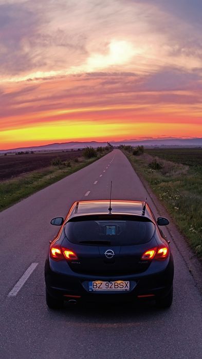 Opel Astra J,  2012