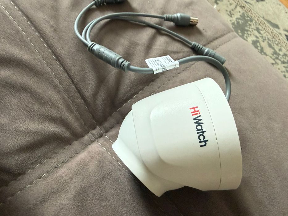 Камера Hiwatch.      .