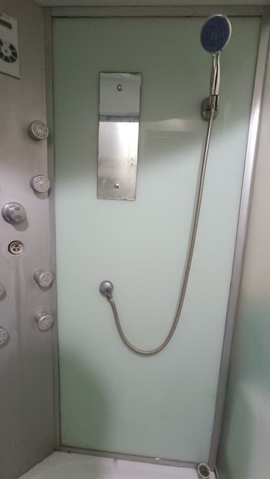 Душевая кабина с крышой