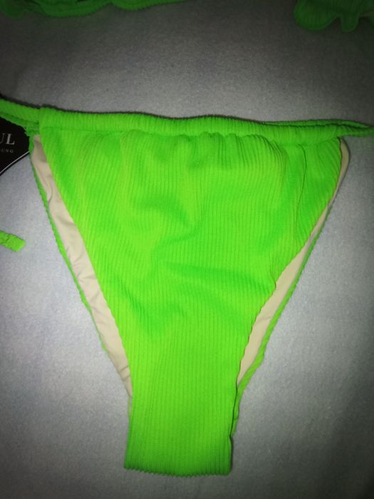 Costum de baie verde neon