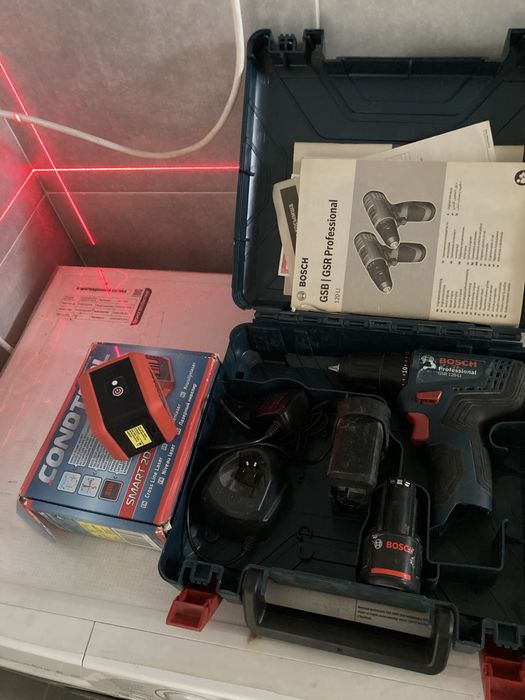 Шуруповерт Bosch и лазерный уровень