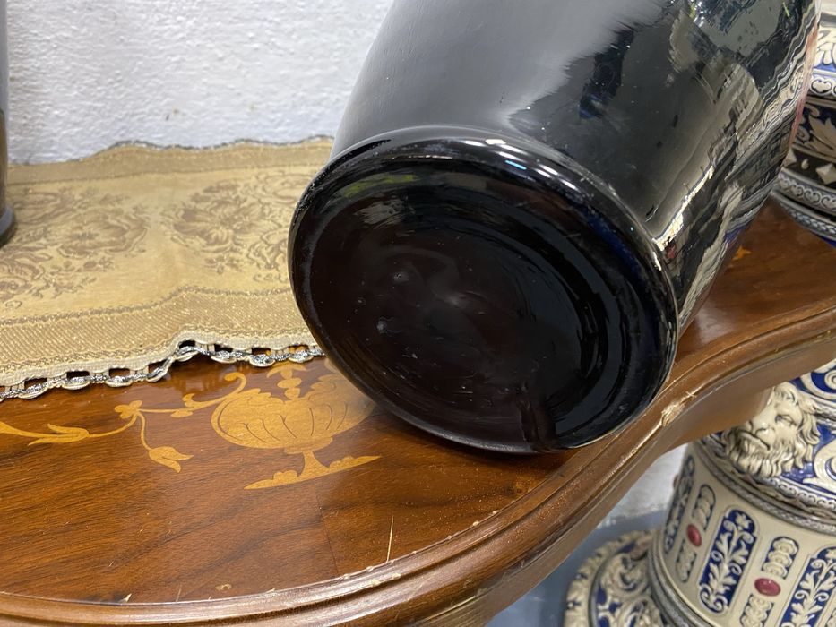 Големи стъклени вази изрисувани ръчно