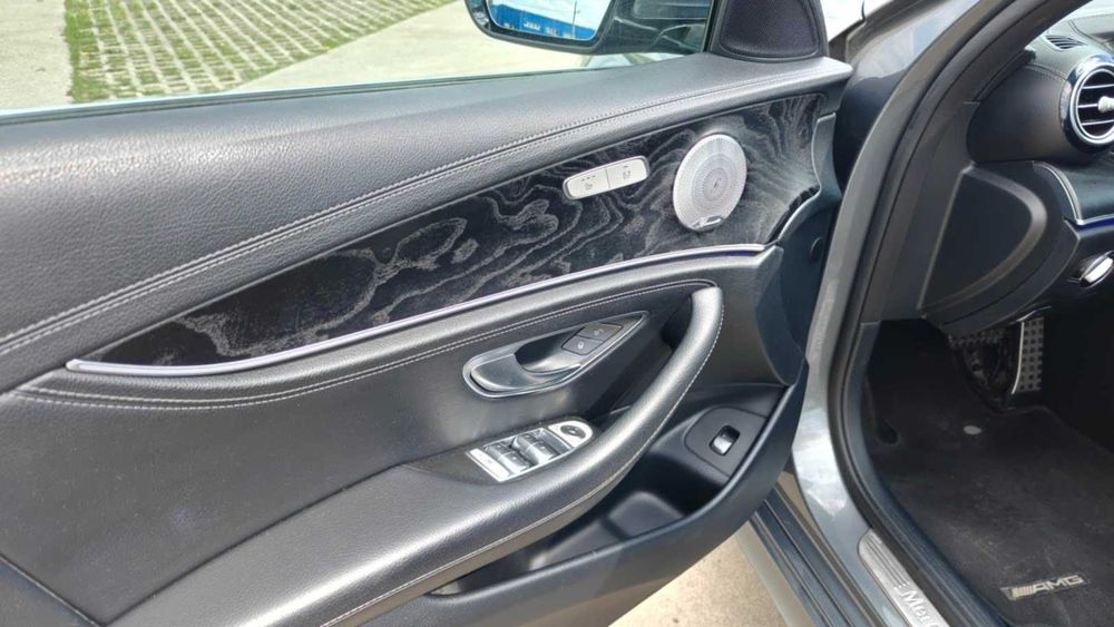Mercedes Benz E220 AMG LINE
