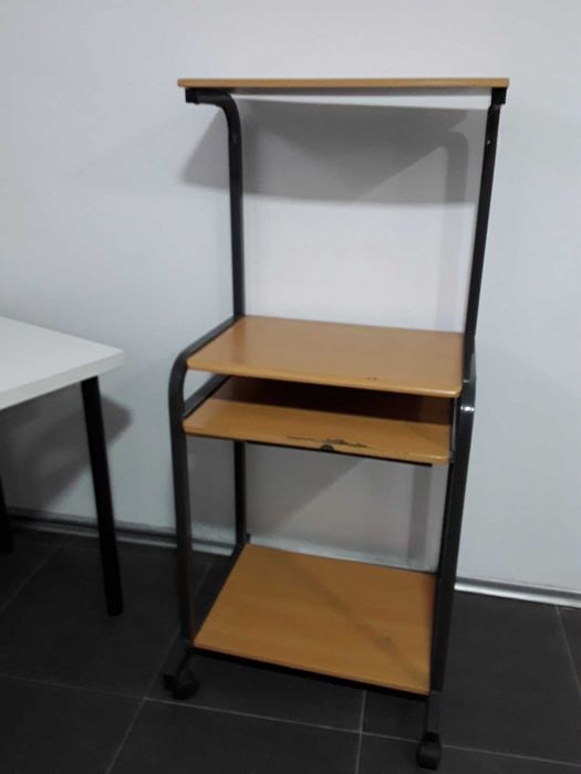 Бюро с надстройка