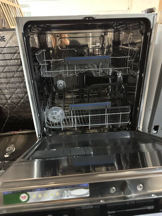 !!Promotie 1000 Ron!! Masina de spalat vase Electrolux EEQ47210L