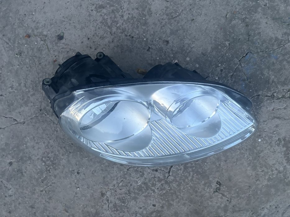 Десен фар за Голф 5 / VW Golf V