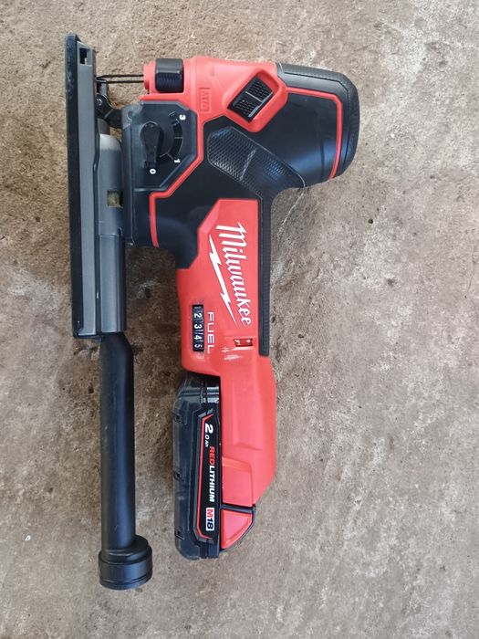 Fierăstrău pendular milwaukee fbjs an 2025 + baterie