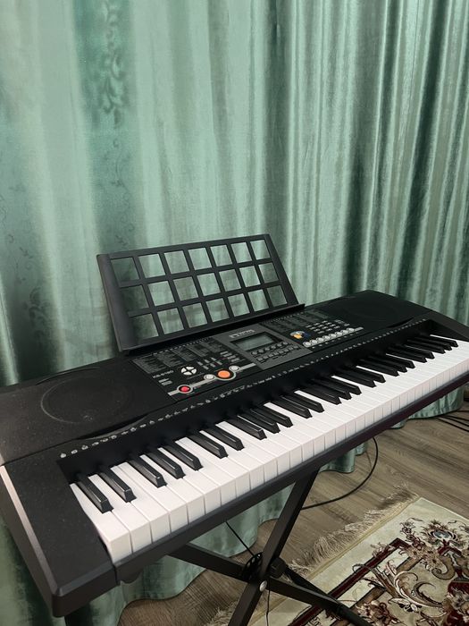 Продам синтезатор TESLER