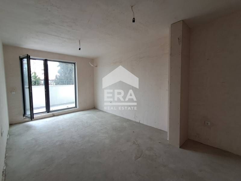 Продава се Двустаен апартамент в Варна, Бриз - 66 кв.м за 1082 €/кв.м - Снимка #4