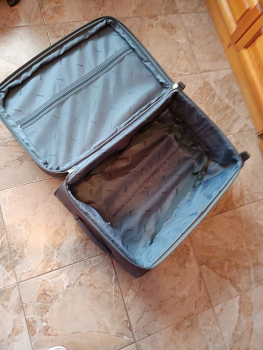 Продавам голям куфар