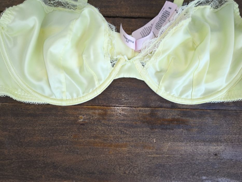Два нови сутиена Victoria's Secret