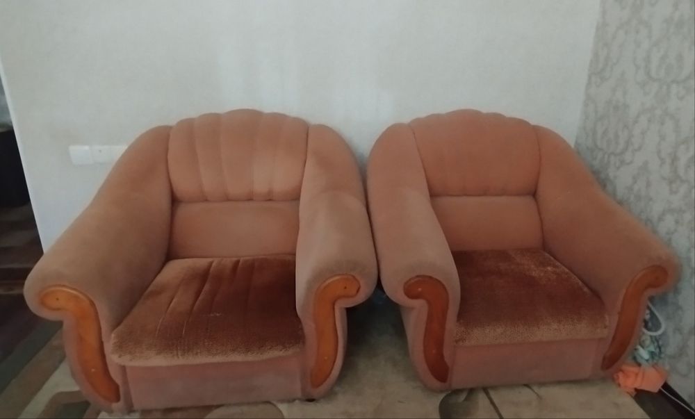 Продам двуспальной диван и два кресла