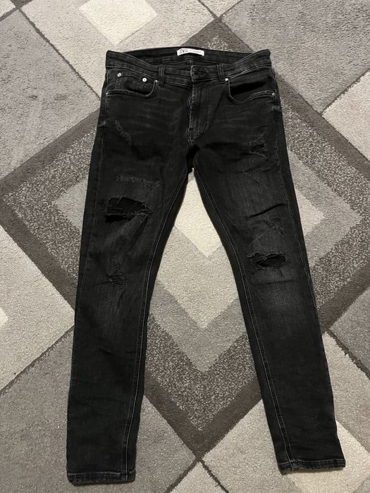 Blugi Zara.