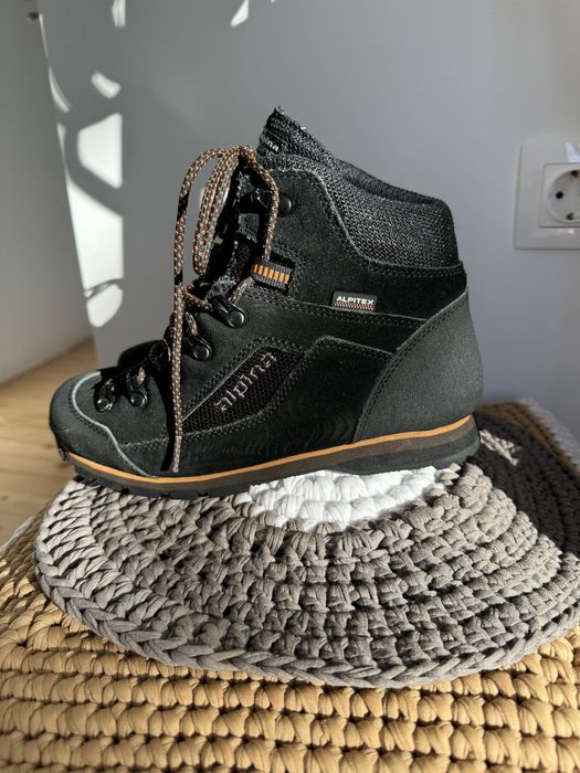 Туристически дамски обувки