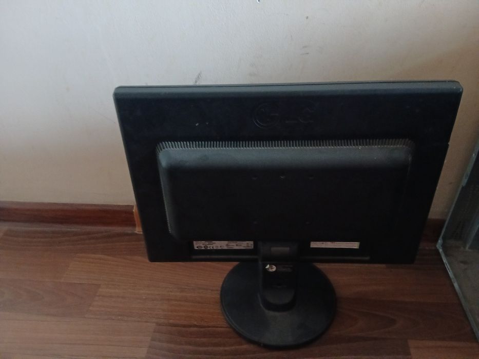 LG Monitor + Sistemnik Blok