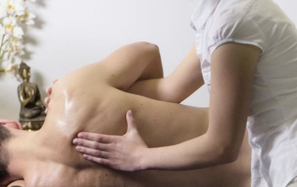 Жігіт аузына сиқырды алып жатыр видео