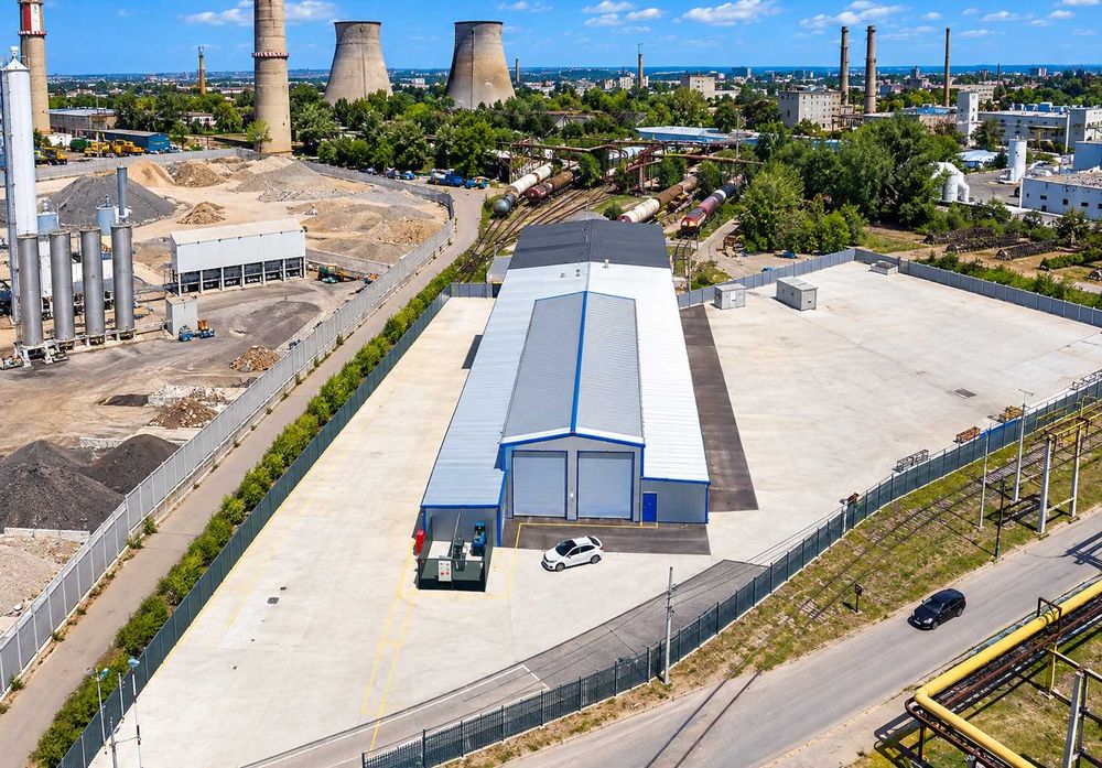 Hală industrială de închiriat – zona Ploiești – birouri și platformă