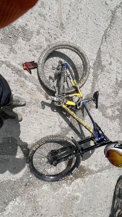 Vand bicicleta pentru categoria downhill Model mondraker summum r