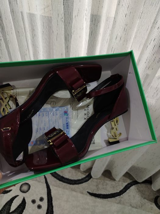 Босоножка сотилади