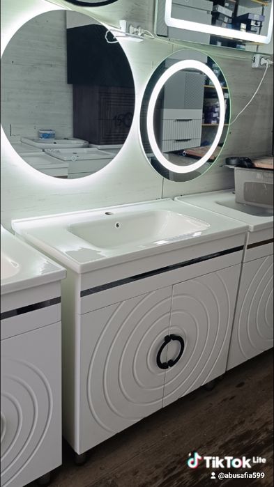 Раковина тумба унитаз ванна