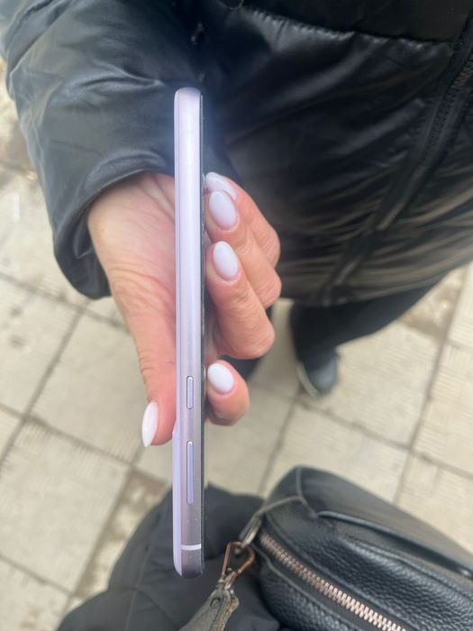 Продам телефон самсунг s21 fe