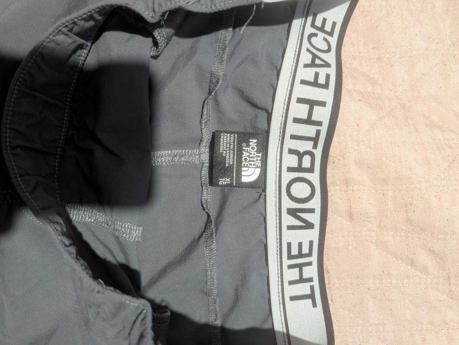 Къси панталони The North face