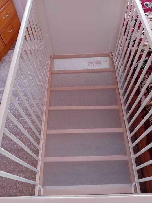 Patut copii confectionat din lemn fag foarte putin folosit stare nou.