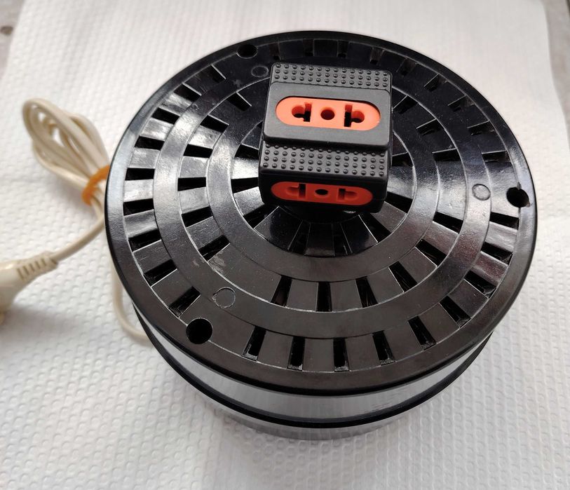 Transformator adaptor convertor de la  220 V la 110 V