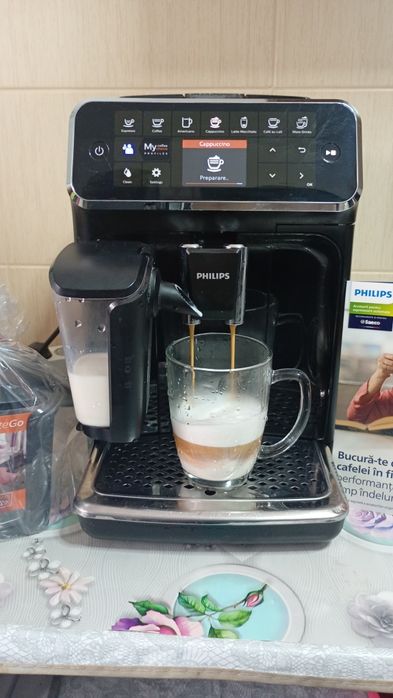 Expresor cafea Philips LatteGo EP 4300 cană noua.