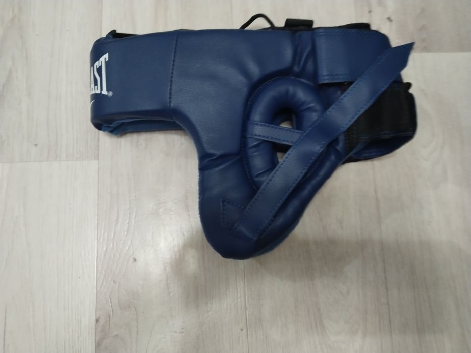 Шлем перчатки для бокса продам