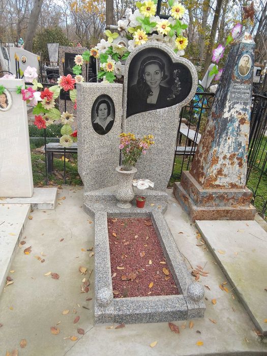 Гранитные и мраморные памятник и