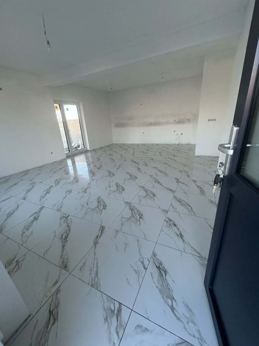 Vand casa in loc.Livada de Bihor