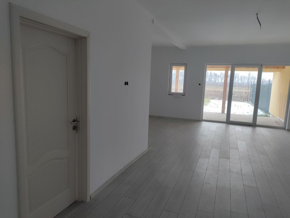 Vând în rate ,Casa P,zona Martinesti!