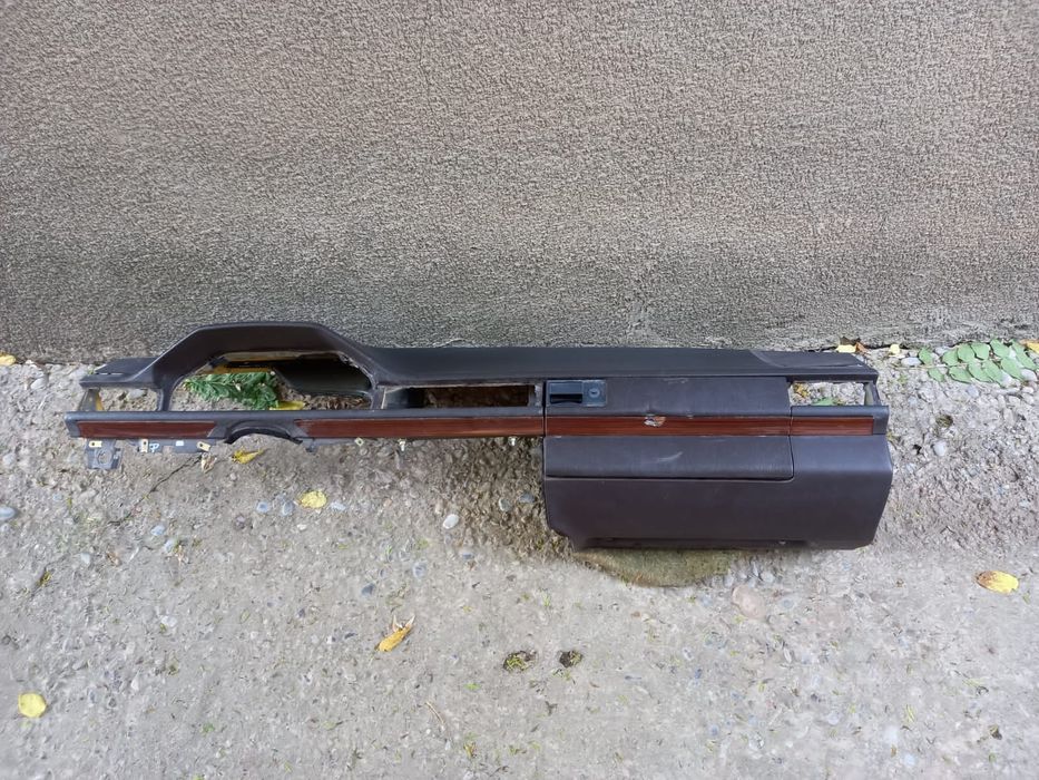 Панель на w124 мерседес.