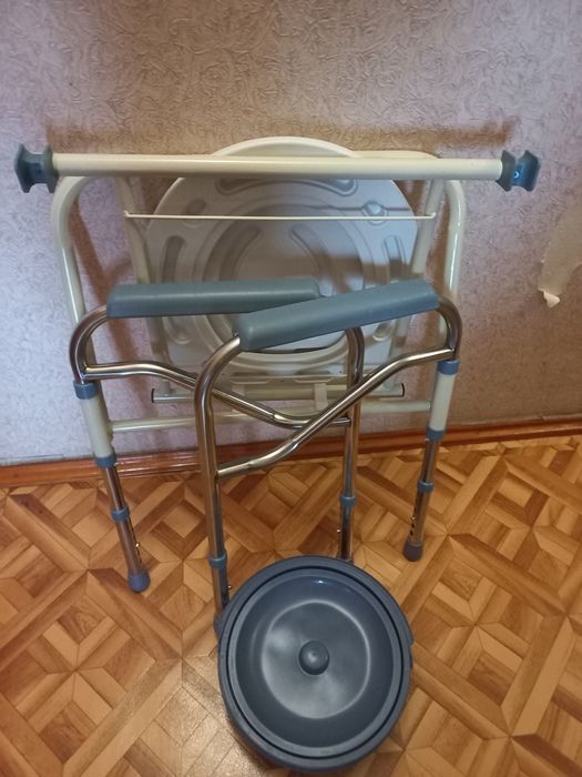 Кресло туалет для людей с огран.возм.