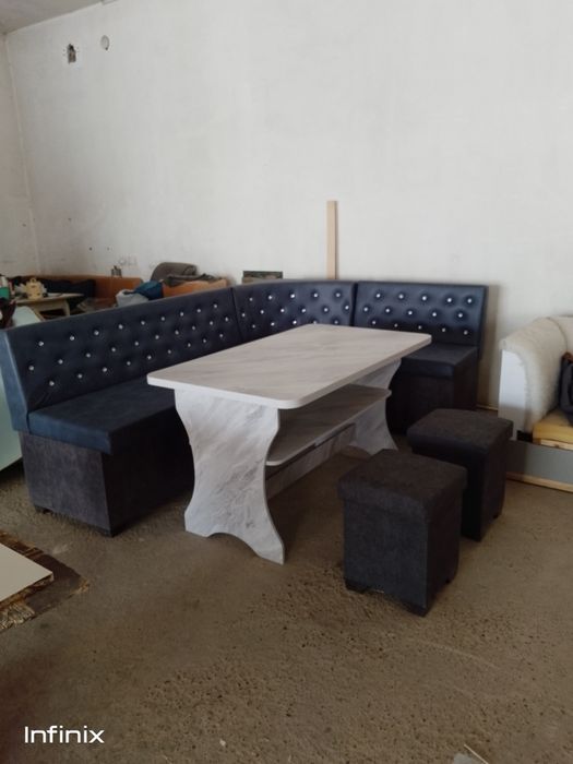 Кухонные уголок с ящиками