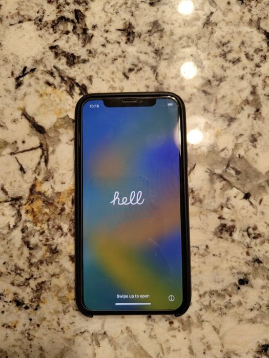 IPhone XS 256GB с оригинален силиконов кейс