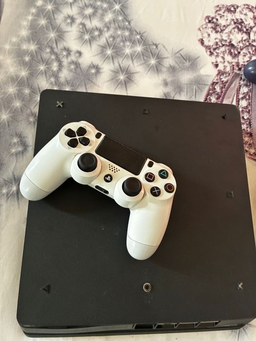 Playstation 4 slim impecabil
