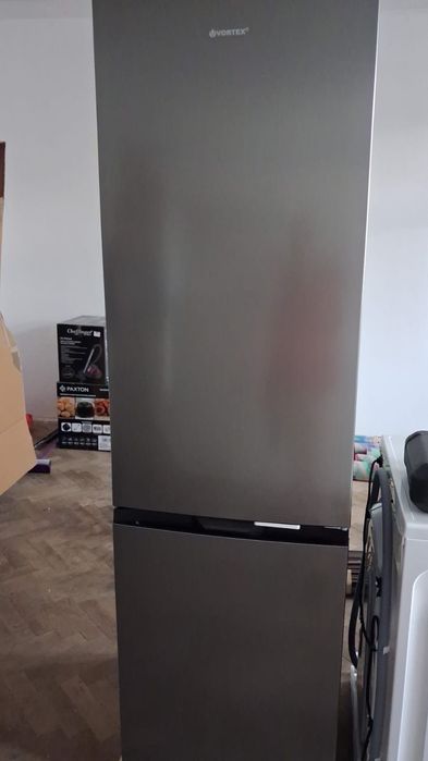 Vand urgent frigider