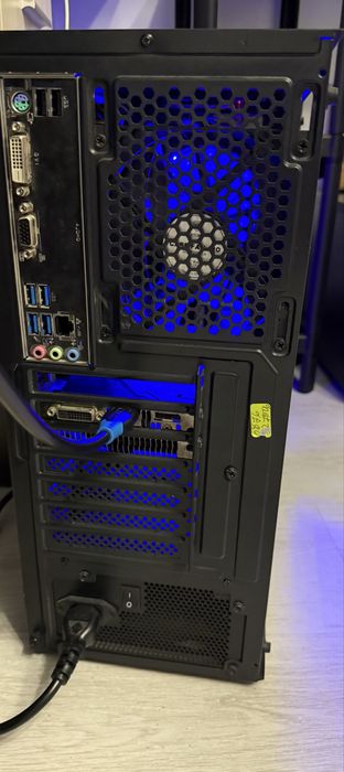 Настолен компютър-много добро състояние