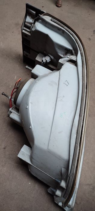Фара передняя Toyota Hiace
