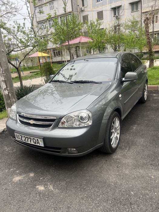 Lasetti 1.6 sotiladi