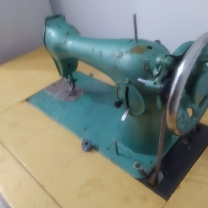Продам швейную машинку и оверлок