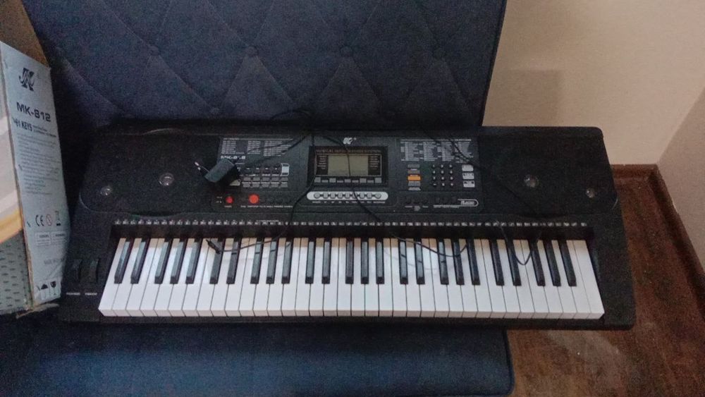 Синтезатор 805 ва 812 бендирли янги