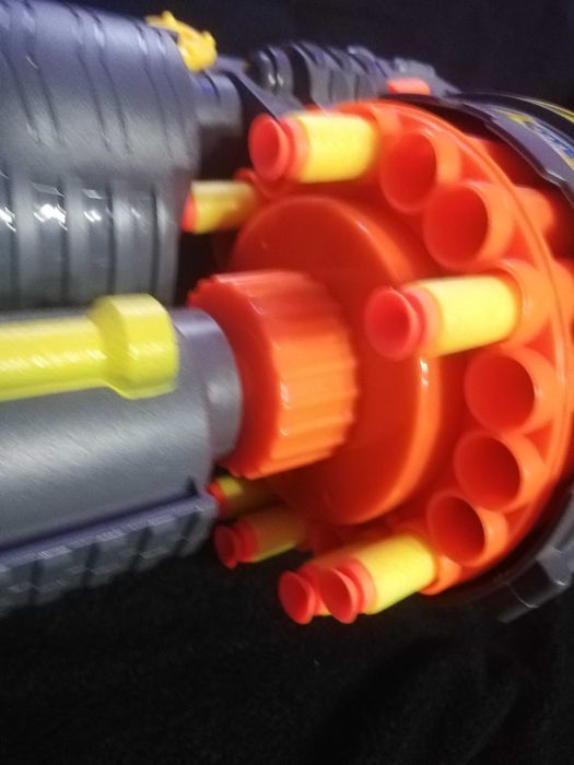 Игрушечный бластер