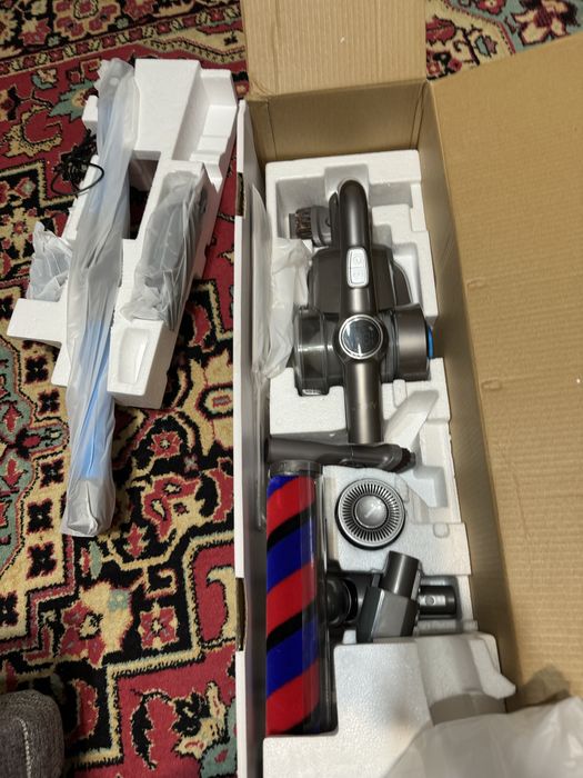 Продам вертикальный пылесос Jimmy H8