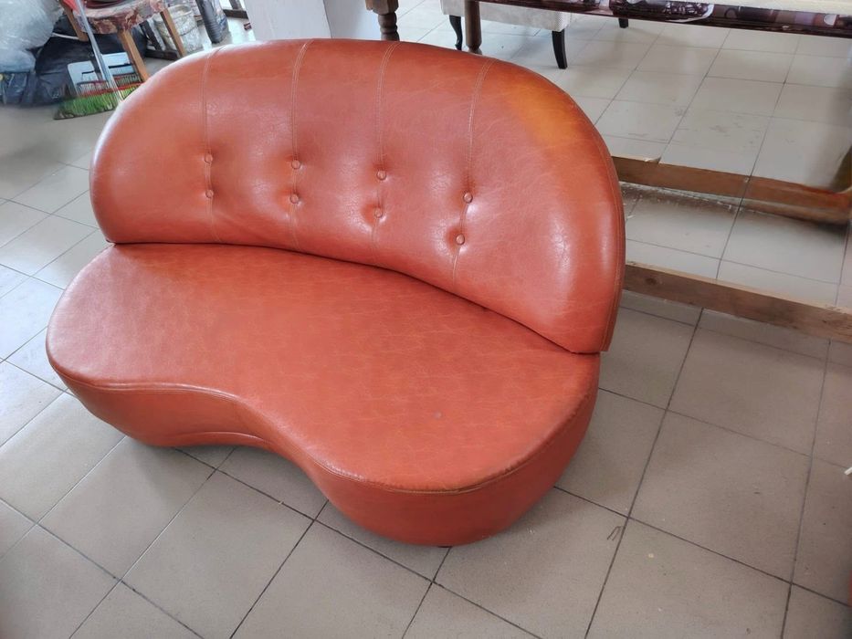 Set canapea și doua fotolii.