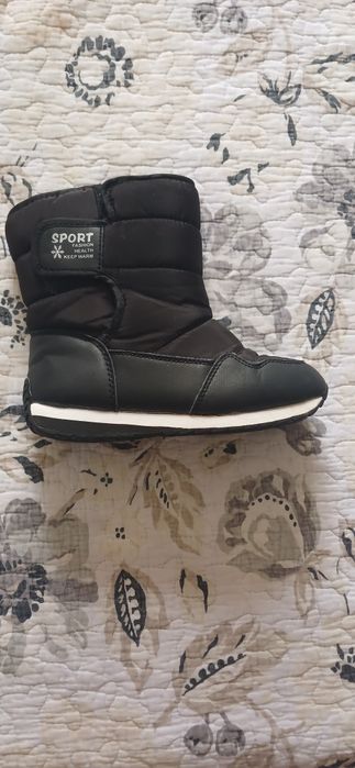 Продам зимние сапожки для мальчика