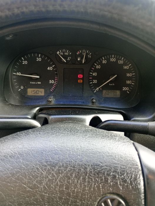 Продавам поло1.9 чист дизел