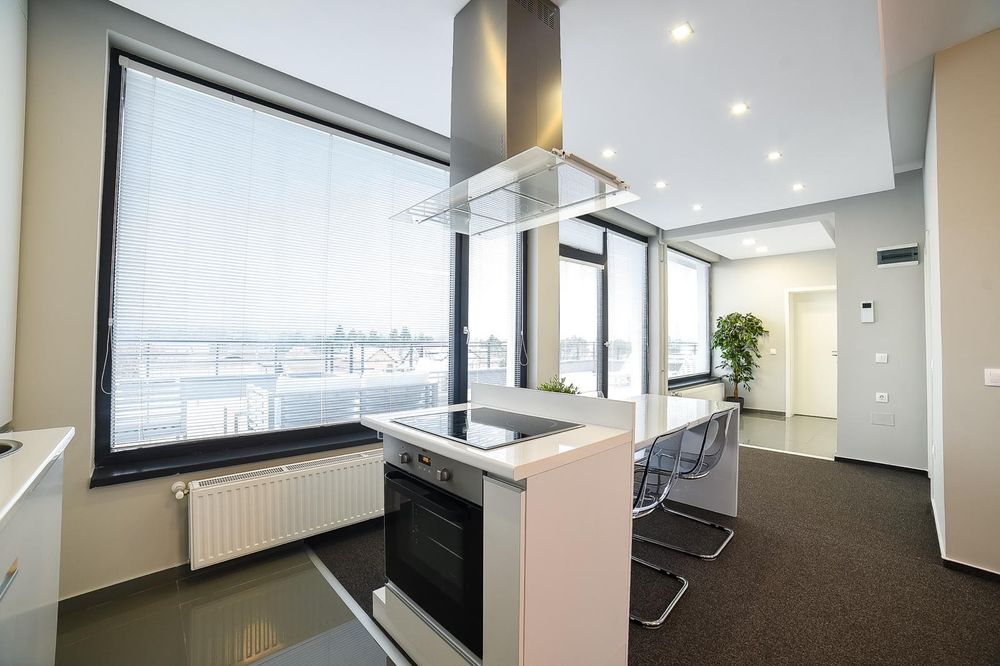 Inchiriez Penthouse regim hotelier zona Coresi 7